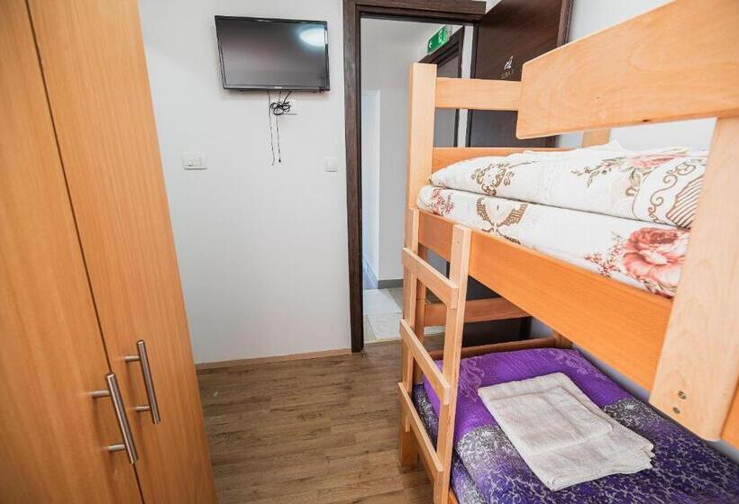 اتاق استاندارد سه نفره, Rooms Vila Medena