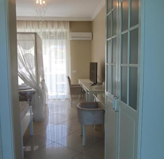 اتاق استاندارد سه نفره, Alaçatı çınar Boutique
