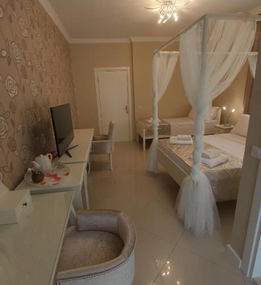 اتاق استاندارد سه نفره, Alaçatı çınar Boutique