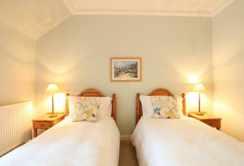 غرفة قياسية مطلّة علي الحديقة, The Colonsay