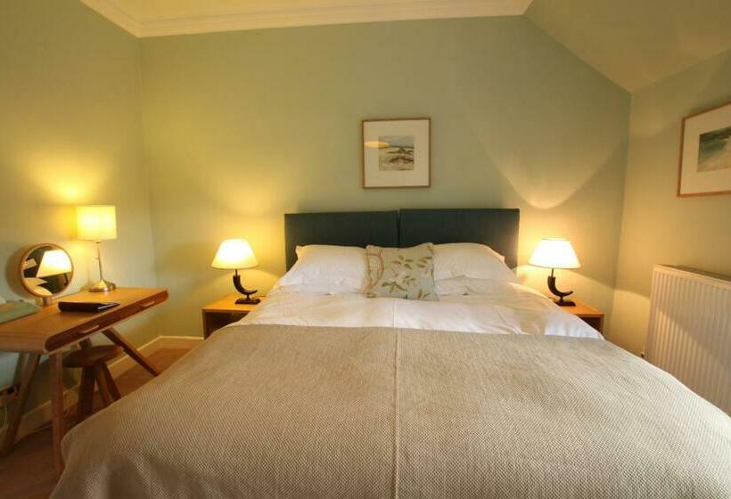 Camera Deluxe, The Colonsay