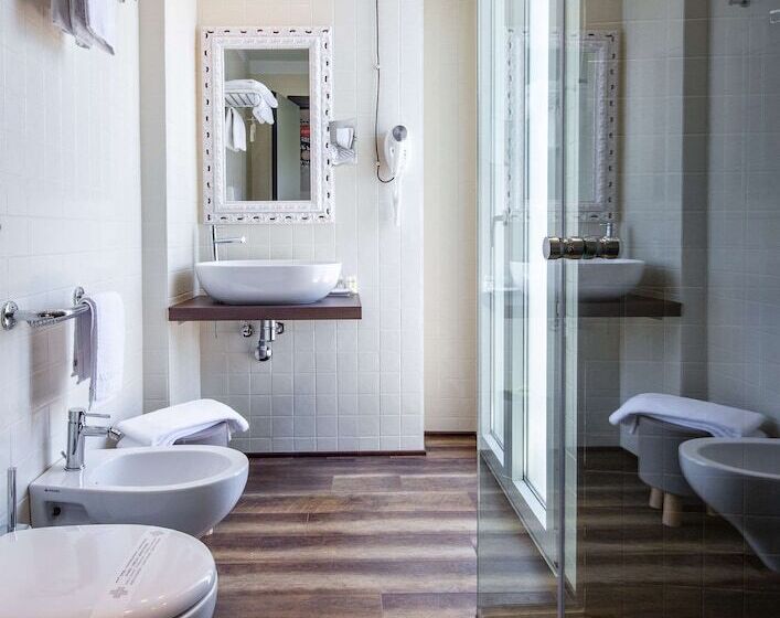 اتاق لوکس با بالکن و چشم‌انداز دریا, Best Western Maison B