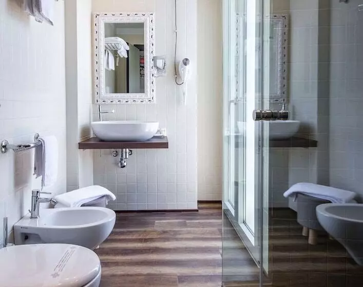 اتاق لوکس با بالکن و چشم‌انداز دریا, Best Western Maison B