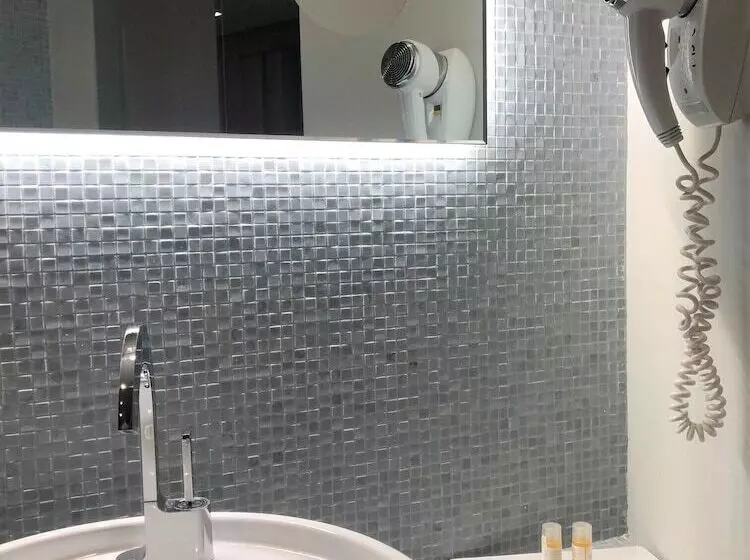 اتاق لوکس با بالکن و چشم‌انداز دریا, Best Western Maison B