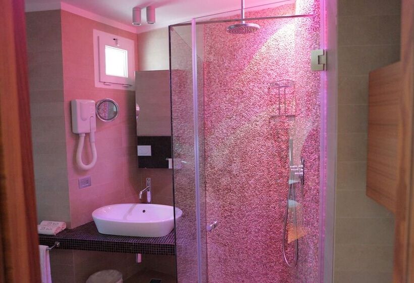 اتاق لوکس با بالکن و چشم‌انداز دریا, Best Western Maison B