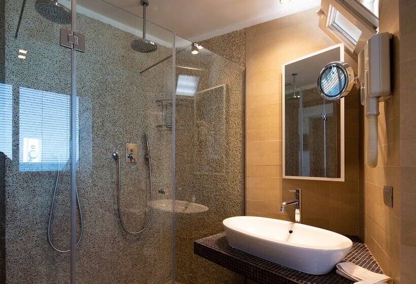 سوییت جونیور با چشم‌انداز دریا, Best Western Maison B