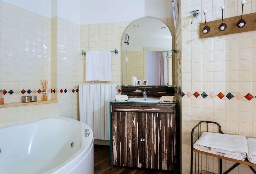 1 Bedroom Penthouse Apartment, Best Western Maison B