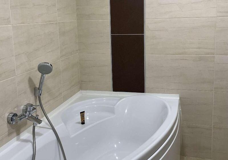Quarto Superior, Campanile Montpellier Ouest Croix D Argent