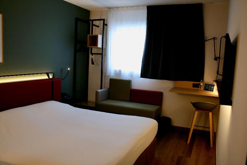 Quarto Estandar, Campanile Montpellier Ouest Croix D Argent