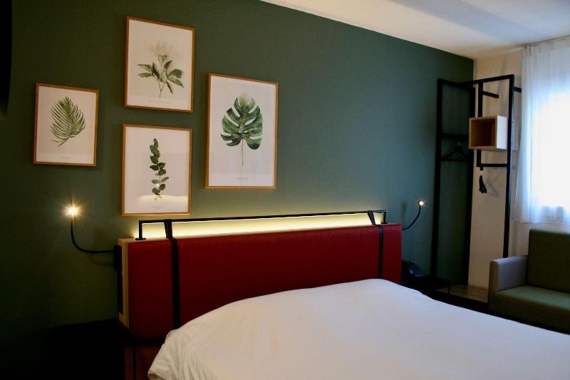 Quarto Estandar, Campanile Montpellier Ouest Croix D Argent