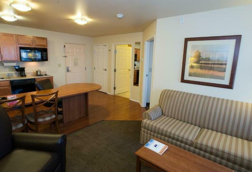 Люкс Кровать Кинг, Candlewood Suites Joplin, An Ihg