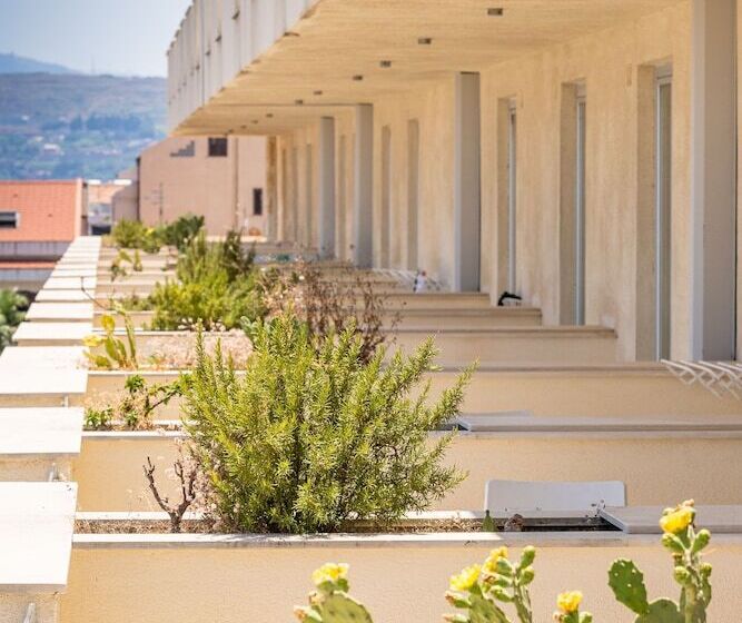 スタンダードルーム, Capo Peloro