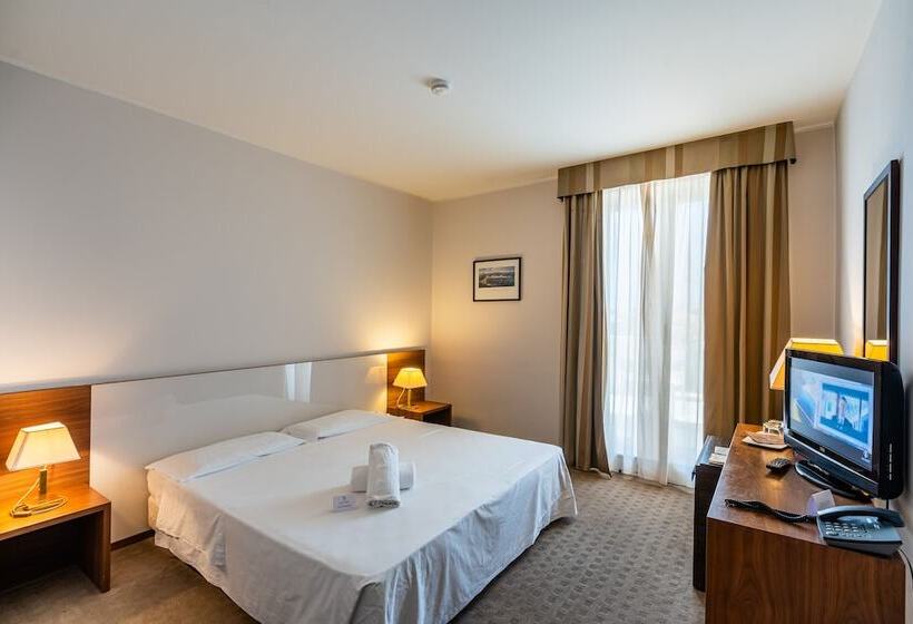 スタンダードルーム, Capo Peloro