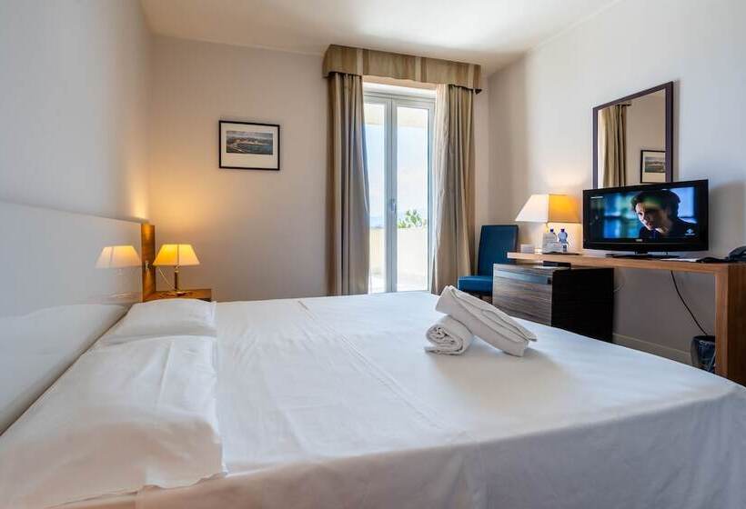 スタンダードルーム, Capo Peloro