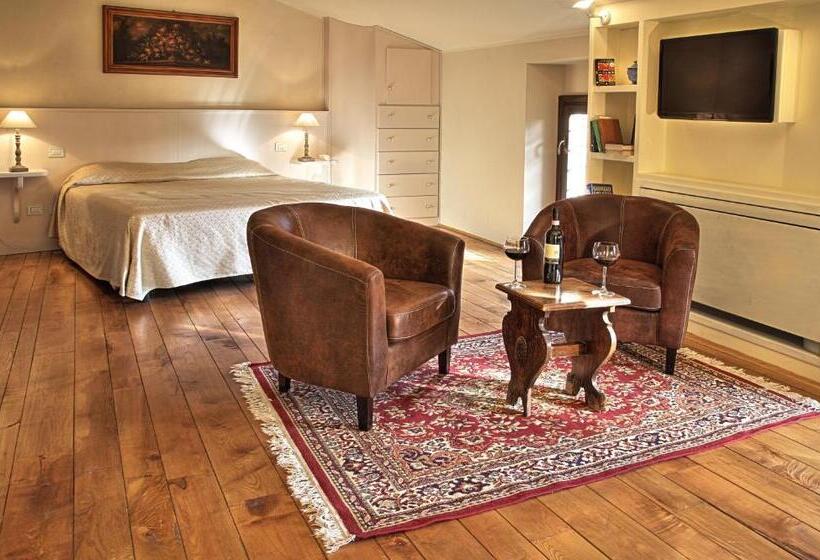 جناح مزود بجاكوزى, Castello Di Petroia Dimora D Epoca