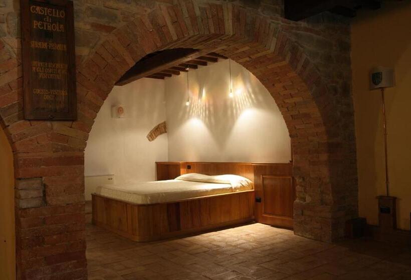 جناح مزود بجاكوزى, Castello Di Petroia Dimora D Epoca