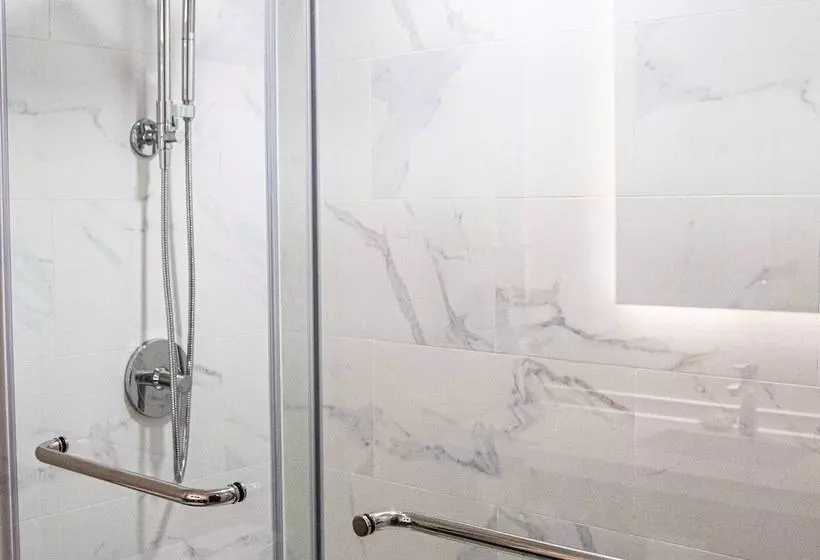 ２ダブルベッドのスタンダードルーム, Delta Hotels By Marriott Cincinnati Sharonville