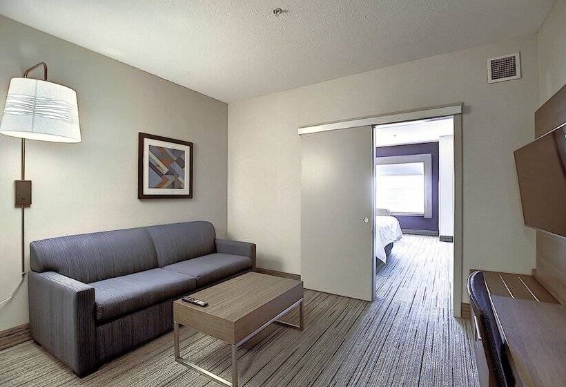 スイート, Holiday Inn Express Airport Calgary, An Ihg