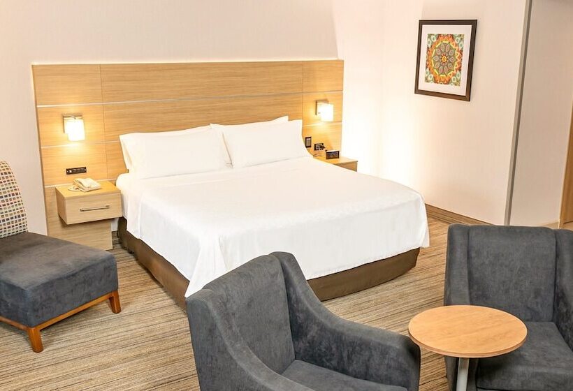 سوییت, Holiday Inn Express Chihuahua, An Ihg
