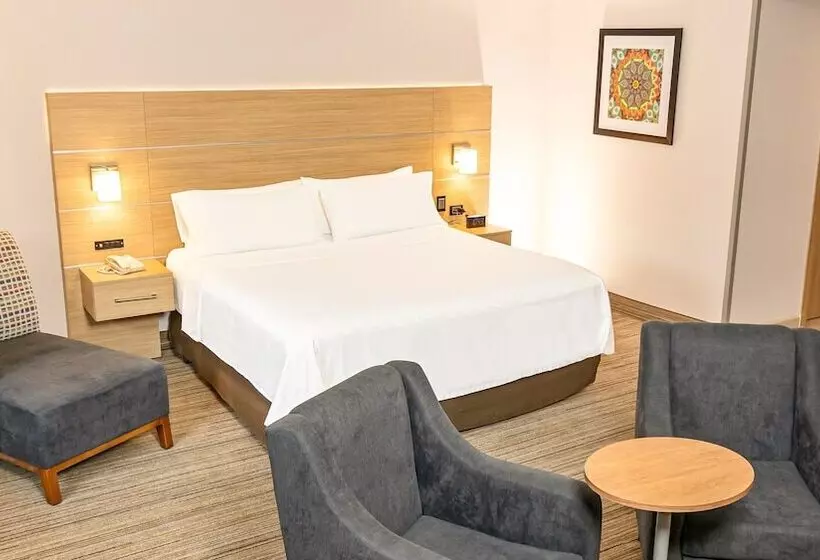 سوییت, Holiday Inn Express Chihuahua, An Ihg