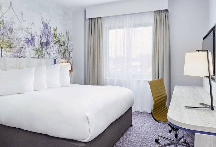 اتاق سوپریور, Leonardo Exeter