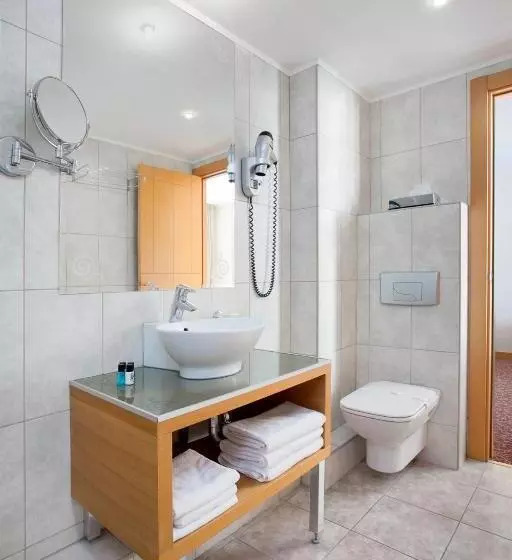 سوییت جونیور با بالکن, Marmara Hotel Budapest