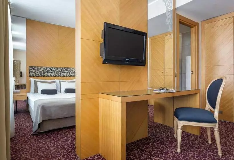 سوییت جونیور با بالکن, Marmara Hotel Budapest