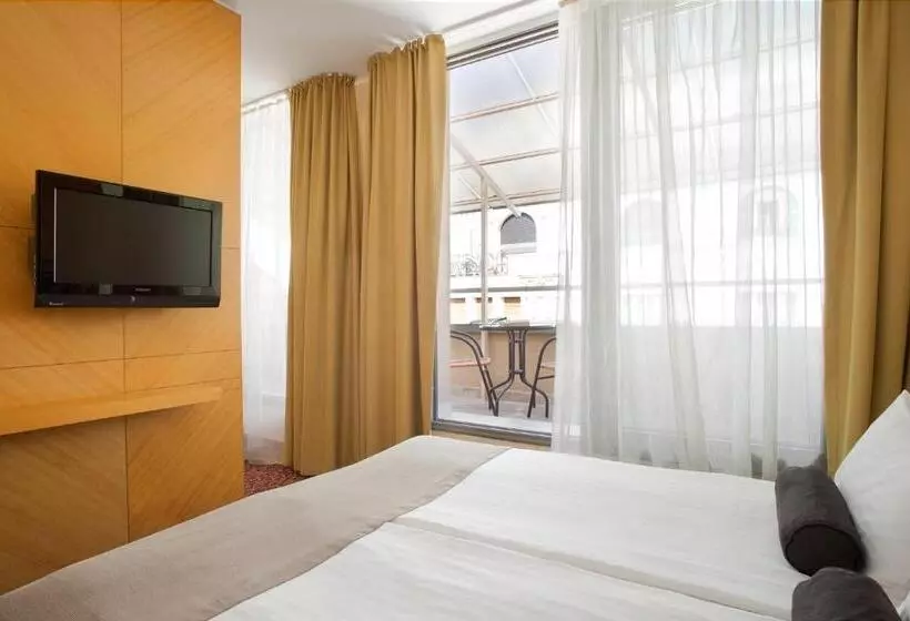 سوییت جونیور با بالکن, Marmara Hotel Budapest