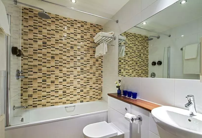 エクゼクティブトリプル, Mandolay Hotel Guildford