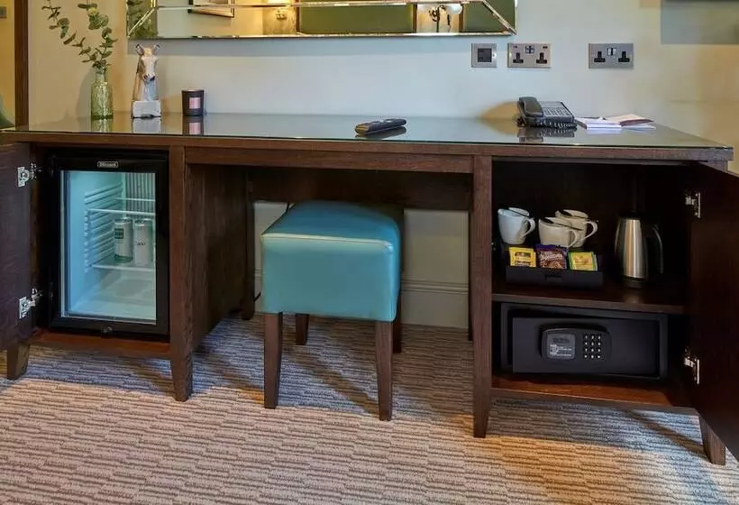 エクゼクティブトリプル, Mandolay Hotel Guildford