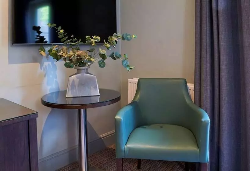 エクゼクティブトリプル, Mandolay Hotel Guildford