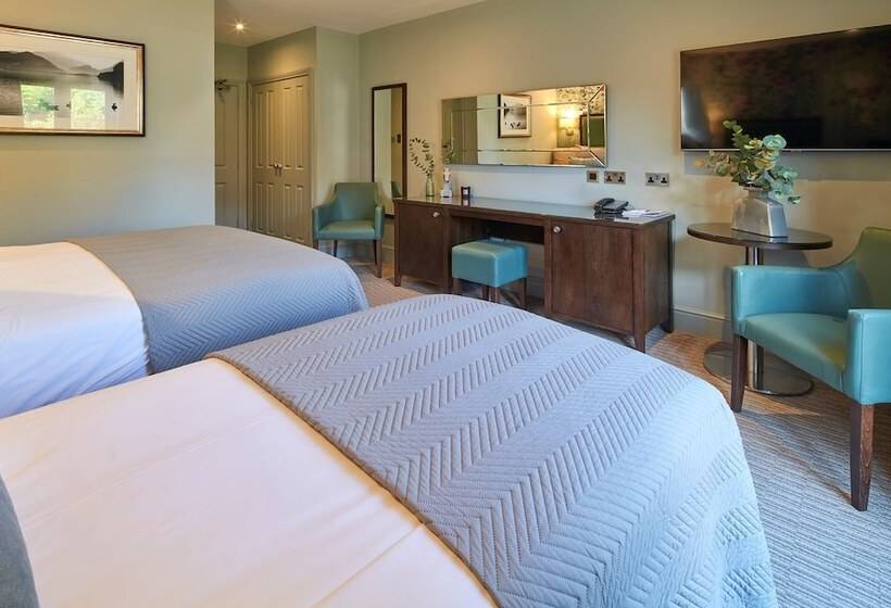 חדר אקזקיוטיב לשלושה, Mandolay Hotel Guildford