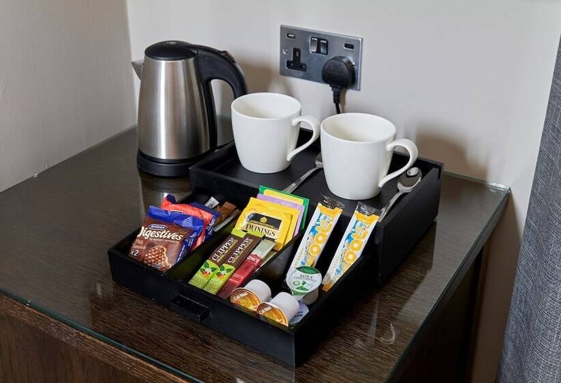 Трехместный Президентский, Mandolay Hotel Guildford