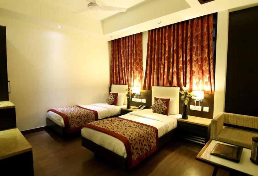 デラックスルーム, The Prime Balaji Deluxe At New Delhi Railway Station   Free Airport Pickup