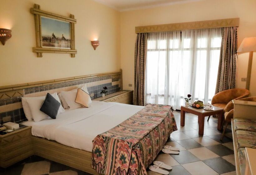 اتاق اساندارد با چشمانداز جانبی به دریا, Tropitel Dahab Oasis