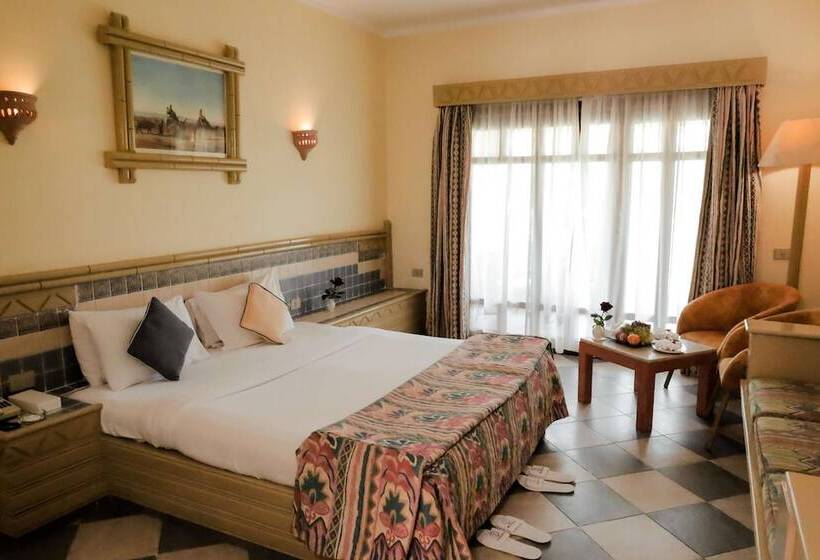 اتاق اساندارد با چشمانداز جانبی به دریا, Tropitel Dahab Oasis