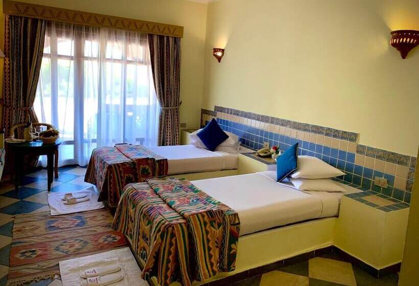 اتاق اساندارد با چشمانداز جانبی به دریا, Tropitel Dahab Oasis