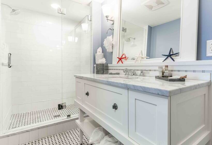 Suite Queen Bed, Inn At Diamond Cove