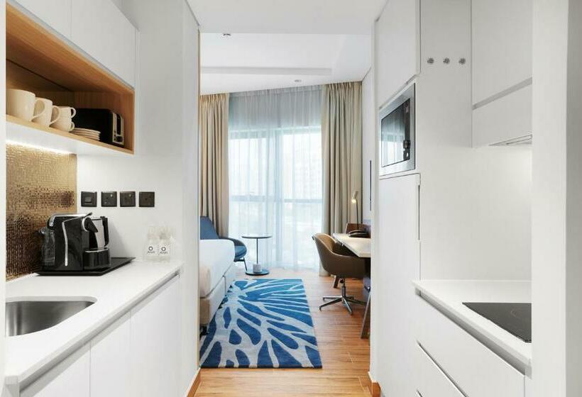 استودیوی لوکس, Adagio Premium The Palm