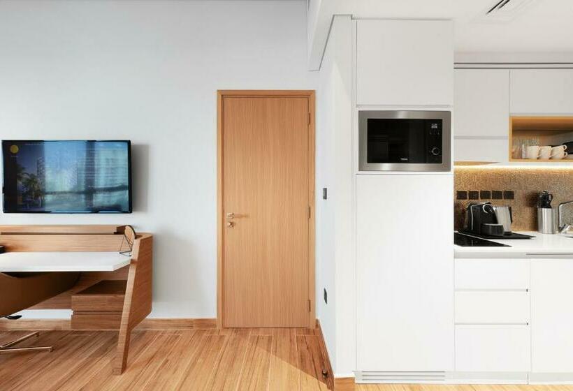 استودیوی لوکس, Adagio Premium The Palm