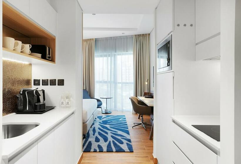 استودیوی لوکس, Adagio Premium The Palm