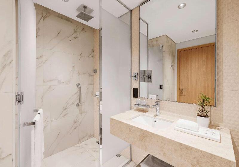 استودیوی لوکس, Adagio Premium The Palm