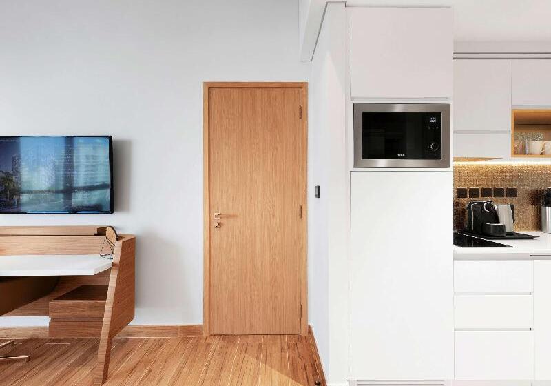 استودیوی لوکس, Adagio Premium The Palm