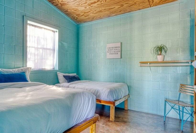 קוטג' דלוקס, Frio River Cabins