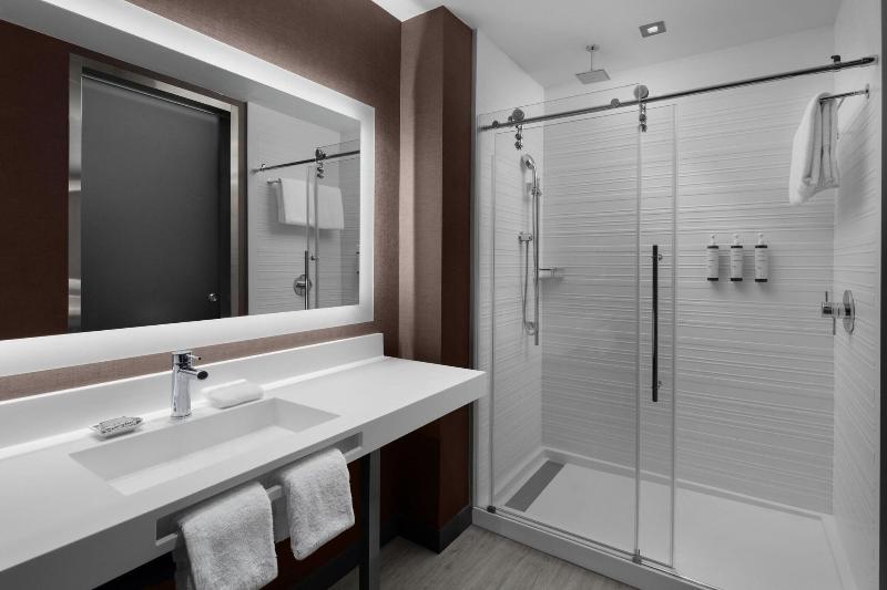 带大床的标准间, Ac Hotel By Marriott San Antonio Riverwalk