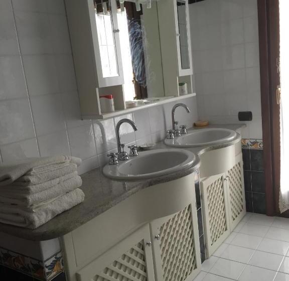 Номер Deluxe, La Ginestra Chia B&b