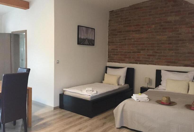 جناح سوبيريور, Penzion Lednice