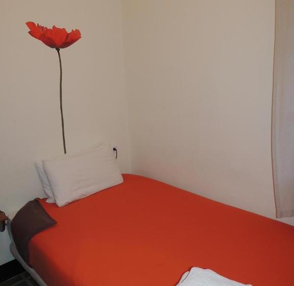 标准单人间共用浴室, Fonda Can Fasersia