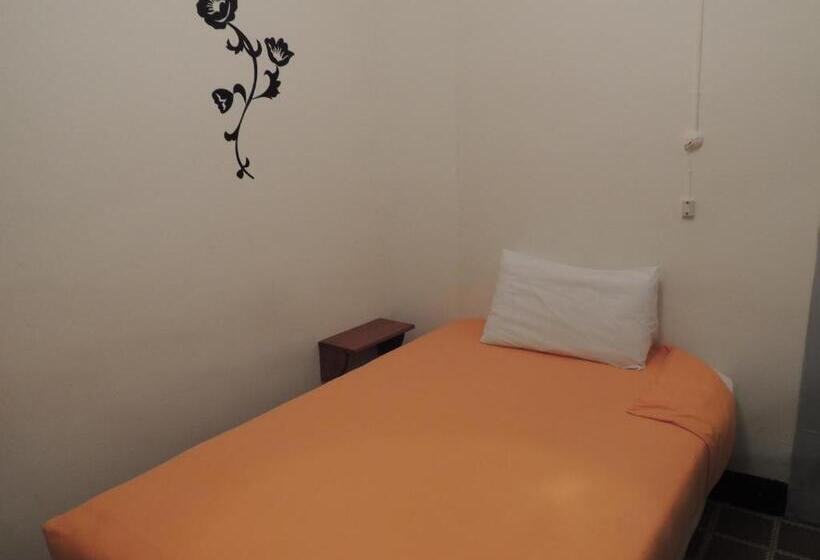 标准单人间共用浴室, Fonda Can Fasersia