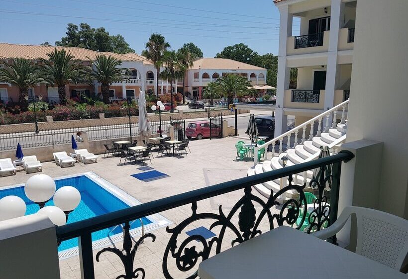 발코니가 있는 4인용 스탠다드 룸, Aphrodite